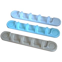 Гачки на планці 4 пластик на липучці