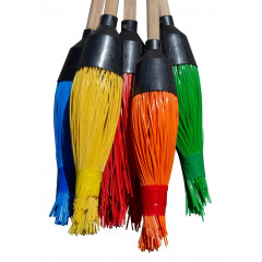 Метла пластиковая круглая 5-рядная с деревянным черенком